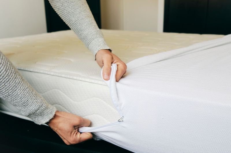 retirar la ropa de cama y lavable