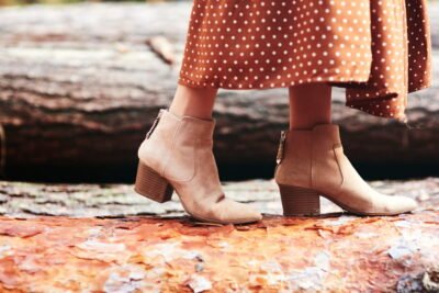 Moda falda con botines: la combinación más versátil para todo el año