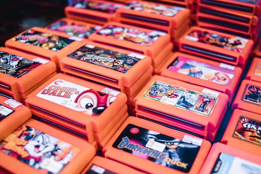 Cartuchos retro de videojuegos variados