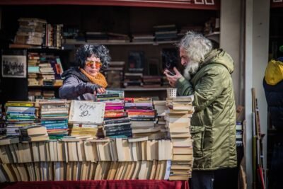 Cazadores de oportunidades: Estrategias y herramientas esenciales para armar una gran biblioteca sin arruinar tu bolsillo