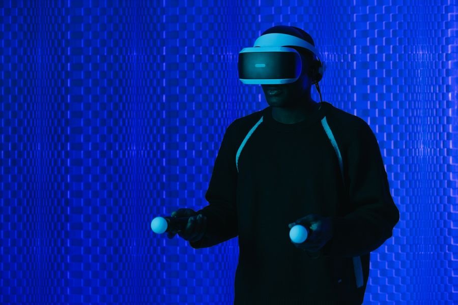 Cómo elegir un casco VR para PS4: compatibilidad, pantalla, tracking y comodidad Casco VR para PS4 con controladores