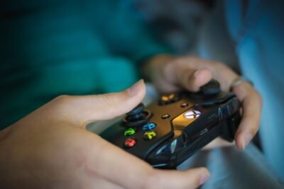 Videojuego físico vs digital: qué cambia en calidad, espacio y reventa según tu consola